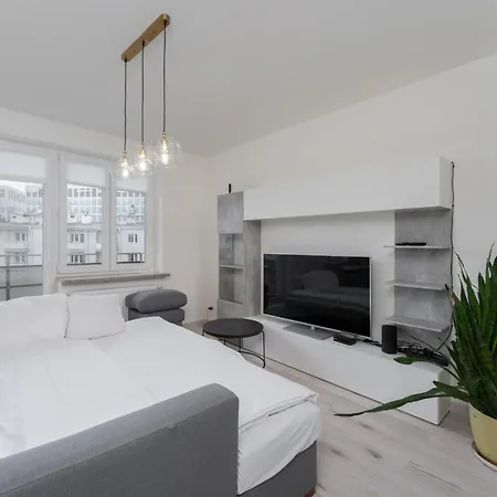 Grzegorzki Chic By Bookinghost *