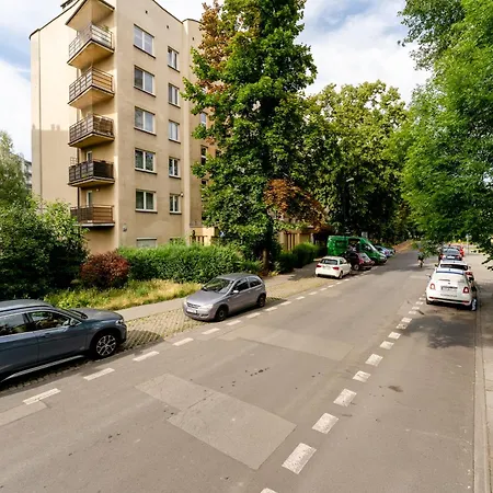 Grzegorzki Chic By Bookinghost *