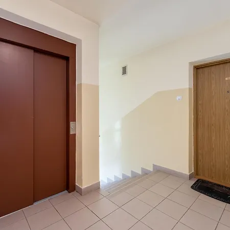 Grzegorzki Chic By Bookinghost *